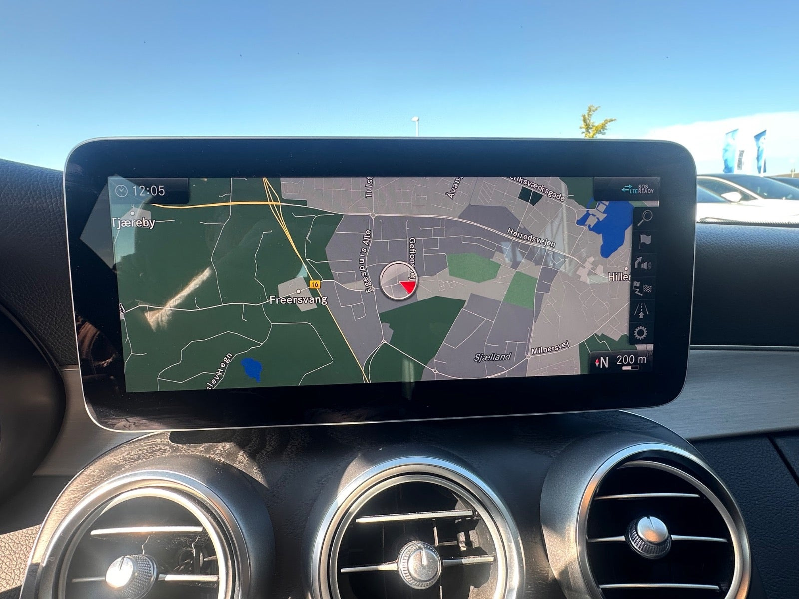 Sølv Mercedes C200 fra 2018
