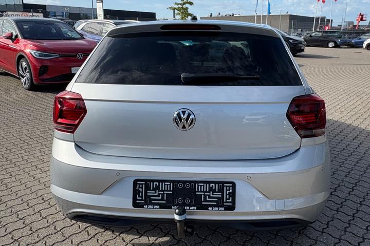 Sølv VW Polo fra 2018