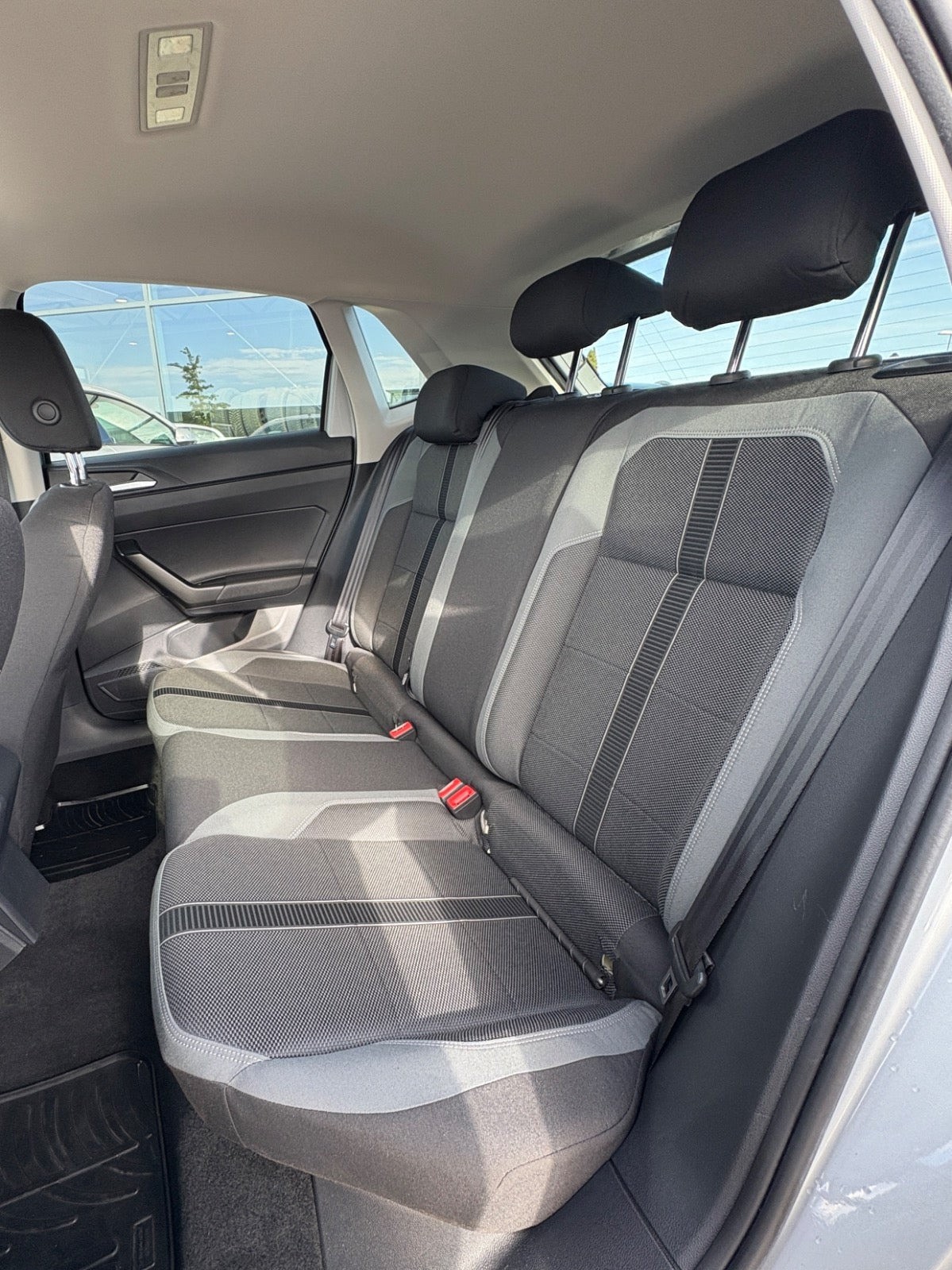Sølv VW Polo fra 2018