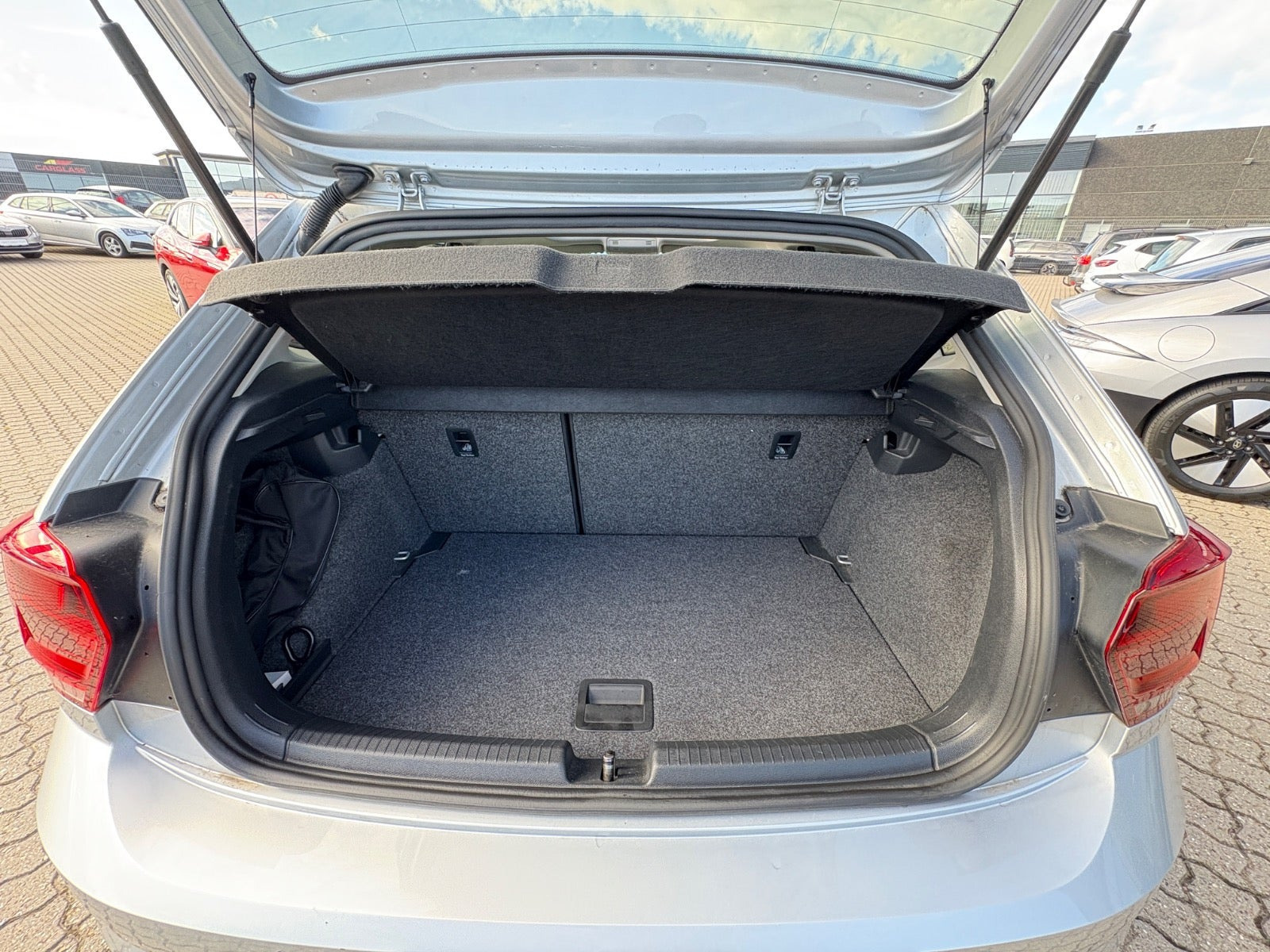 Sølv VW Polo fra 2018
