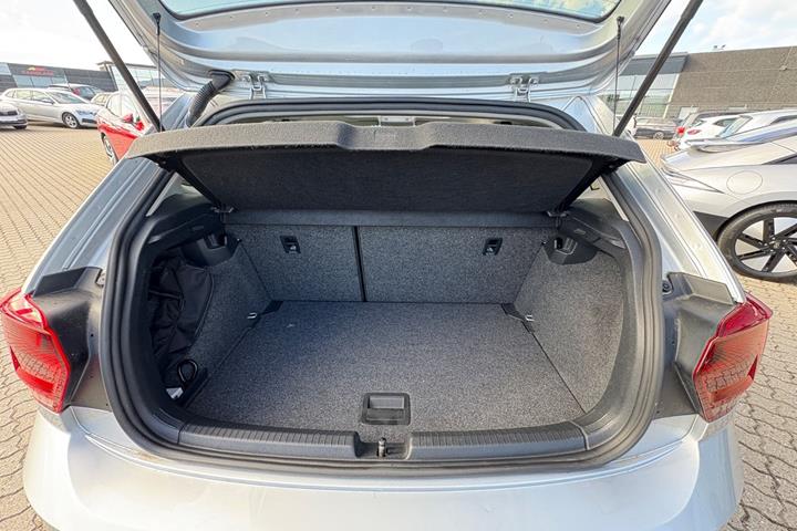 Sølv VW Polo fra 2018