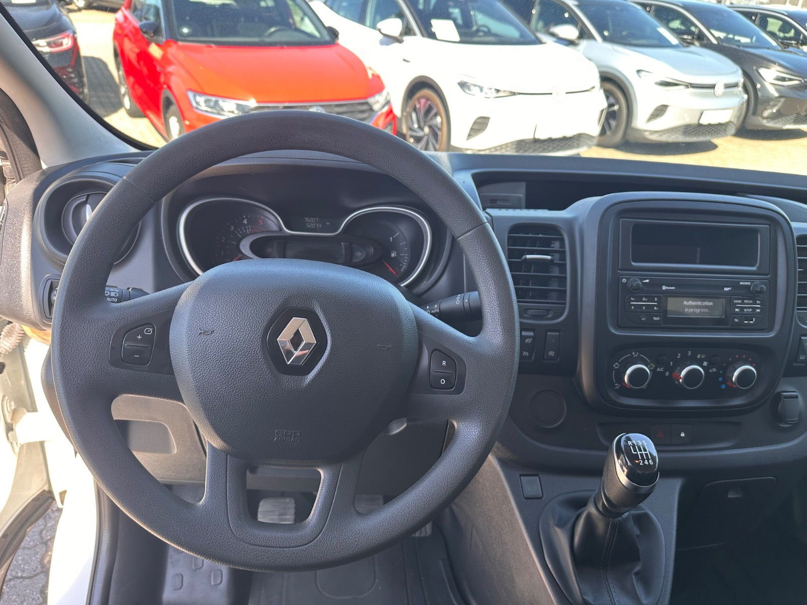 Hvid Renault Trafic T29 fra 2019
