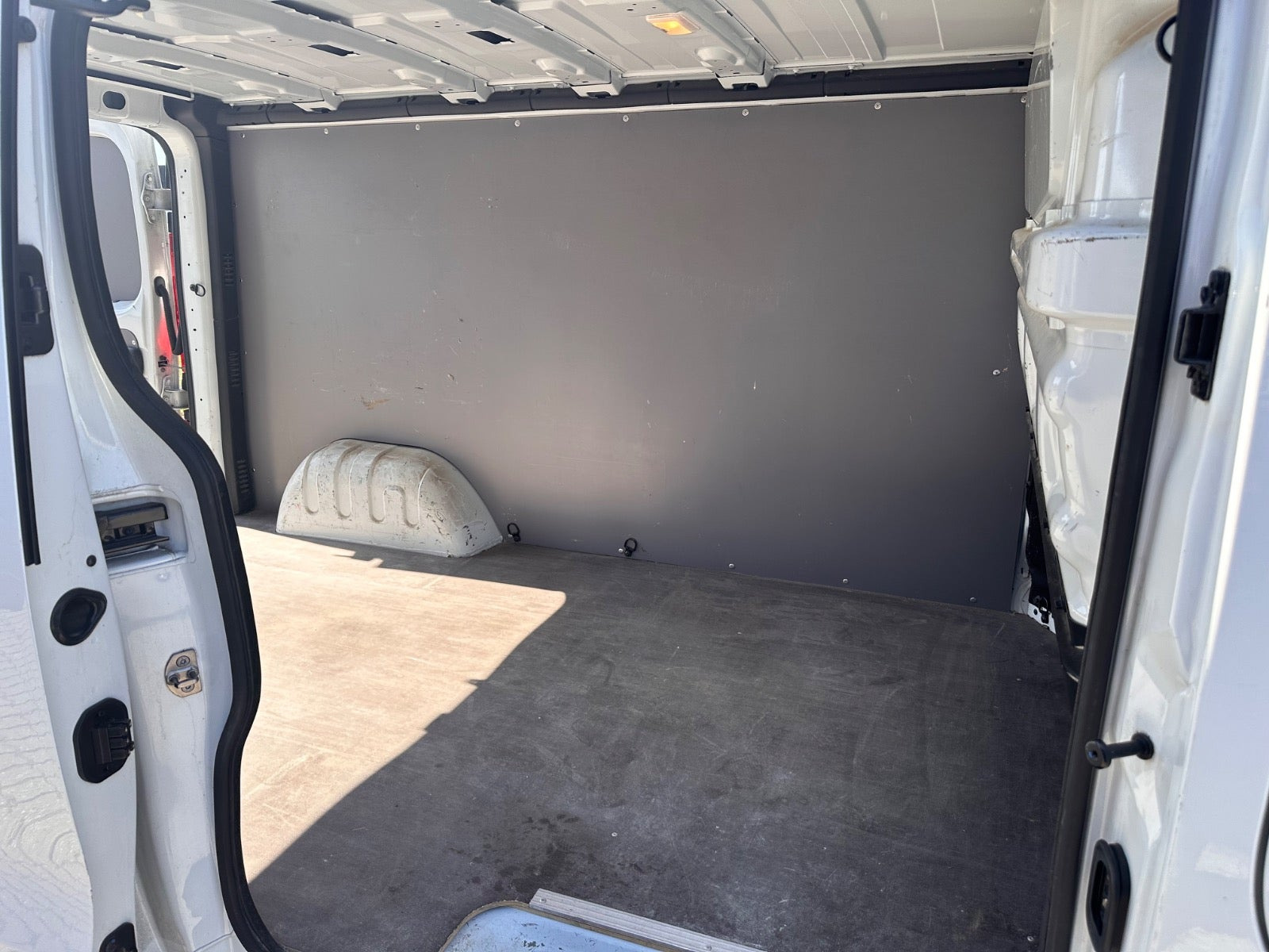 Hvid Renault Trafic T29 fra 2019