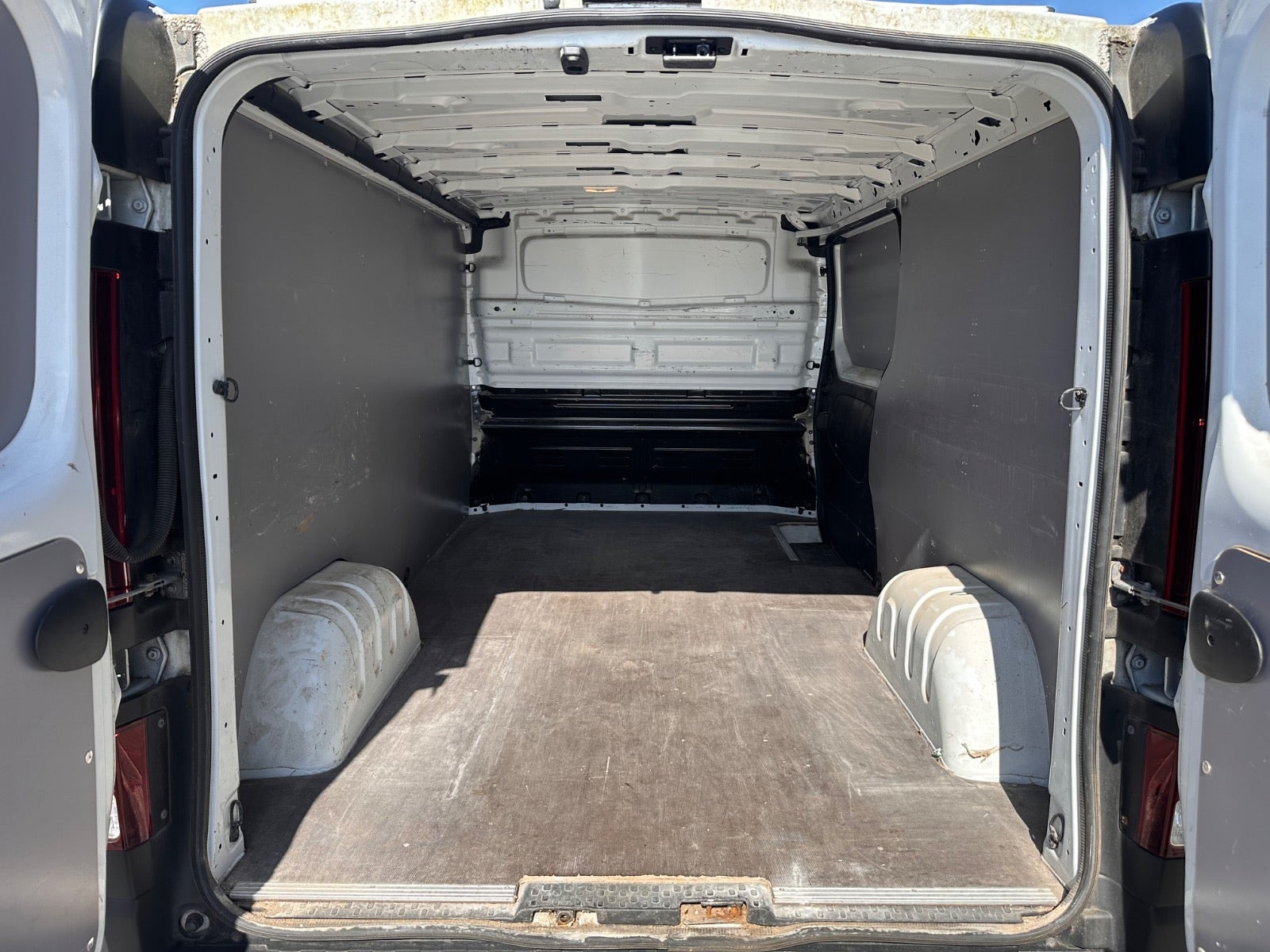 Hvid Renault Trafic T29 fra 2019