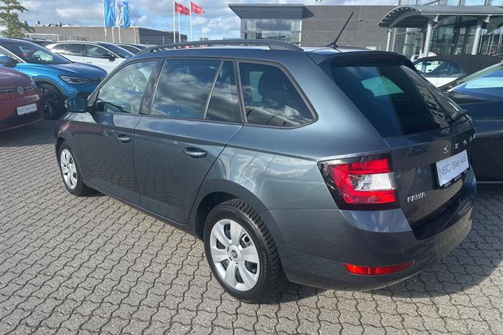 Grå Skoda Fabia fra 2022