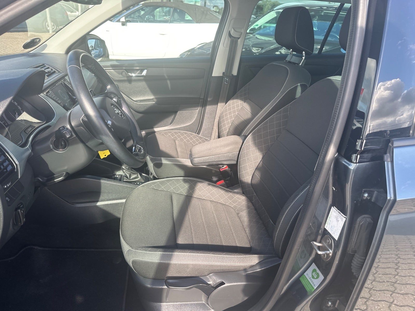 Grå Skoda Fabia fra 2022