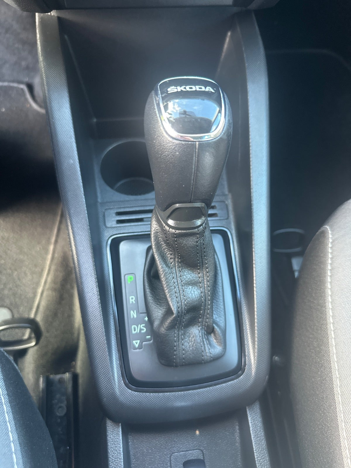 Grå Skoda Fabia fra 2022