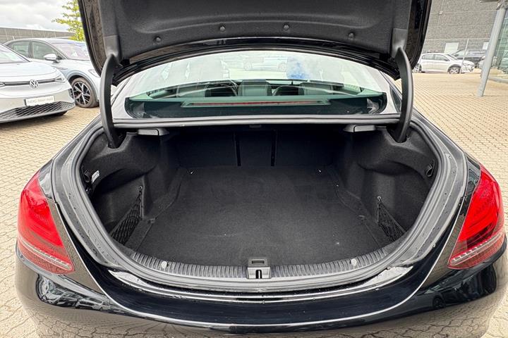 Sort Mercedes C220 d fra 2020