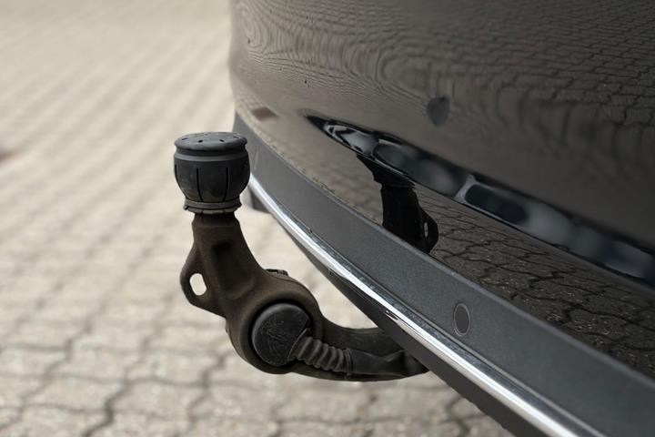 Sort Mercedes C220 d fra 2020