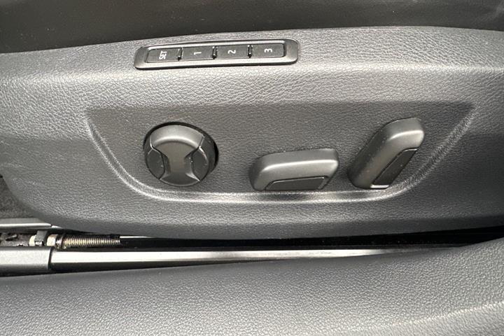 Sort Skoda Superb fra 2018