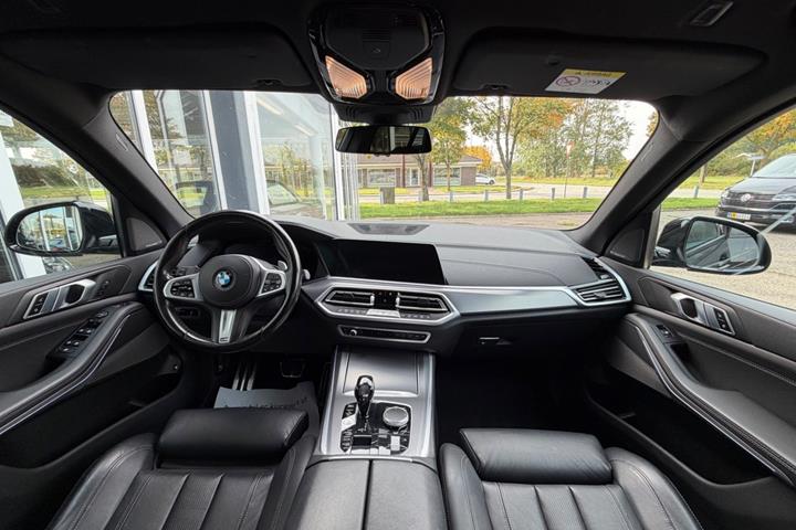 Sort BMW X5 fra 2021