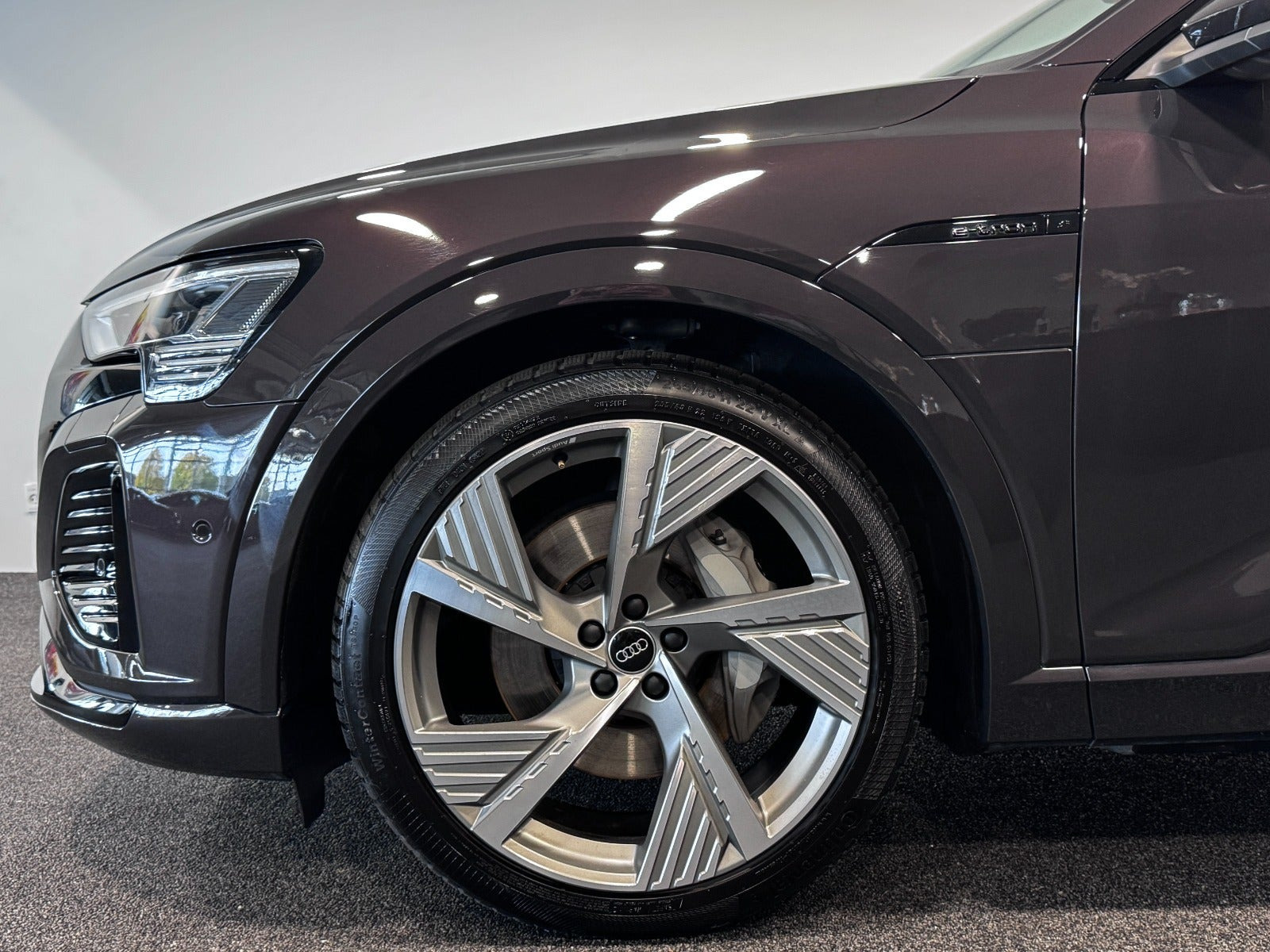Brun Audi Q8 e-tron fra 2024