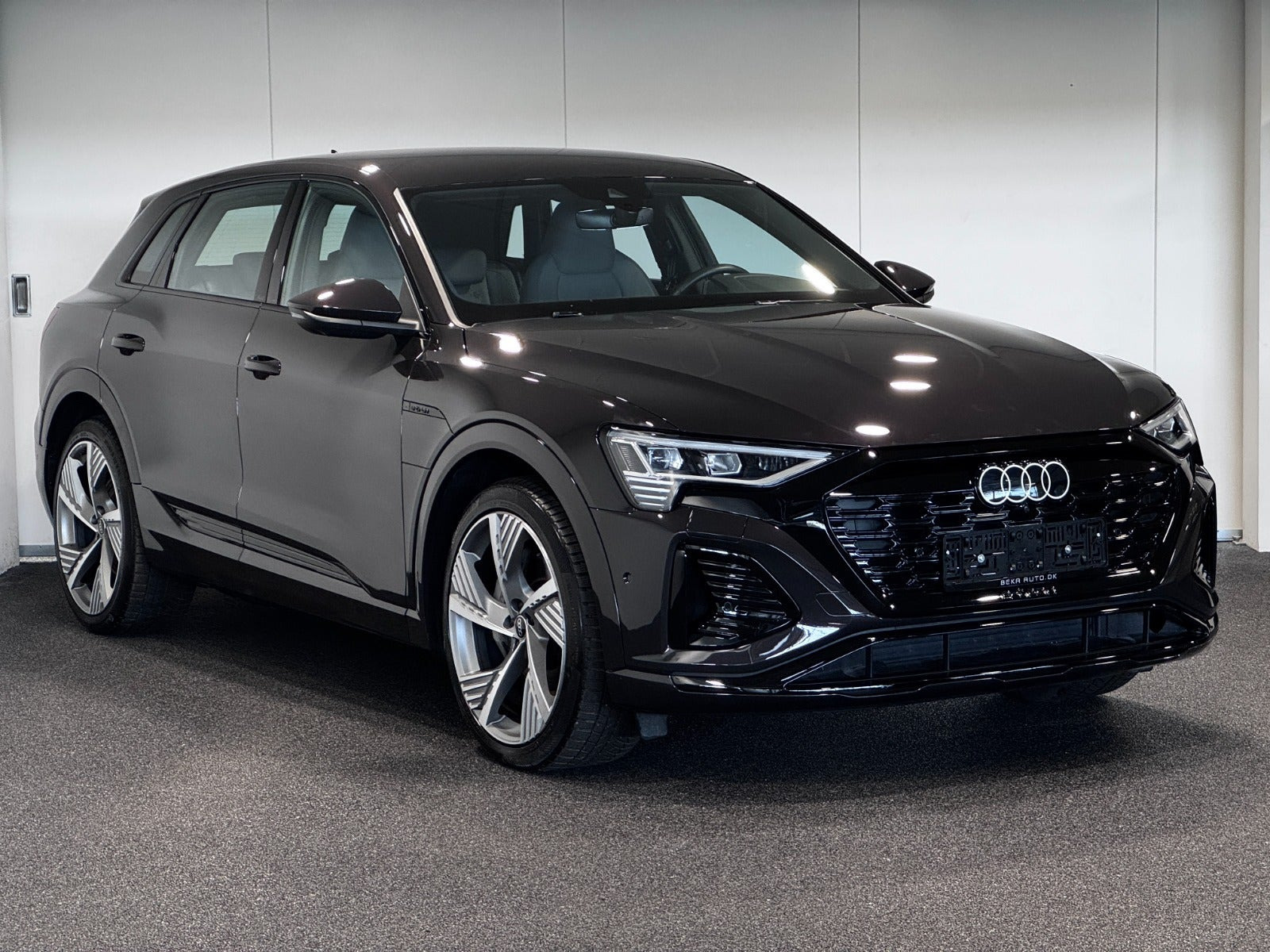 Brun Audi Q8 e-tron fra 2024