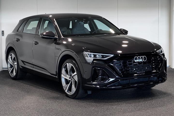 Brun Audi Q8 e-tron fra 2024