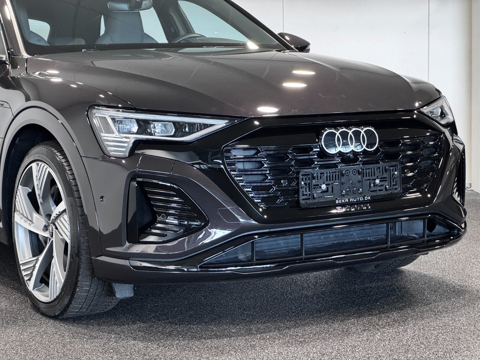 Brun Audi Q8 e-tron fra 2024