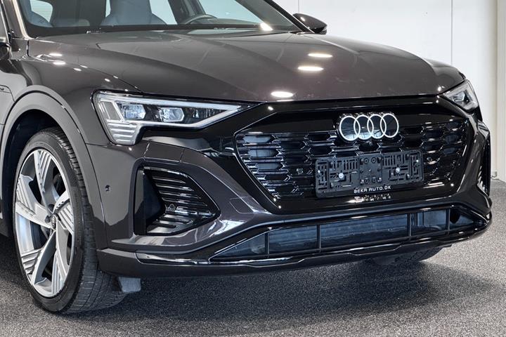 Brun Audi Q8 e-tron fra 2024