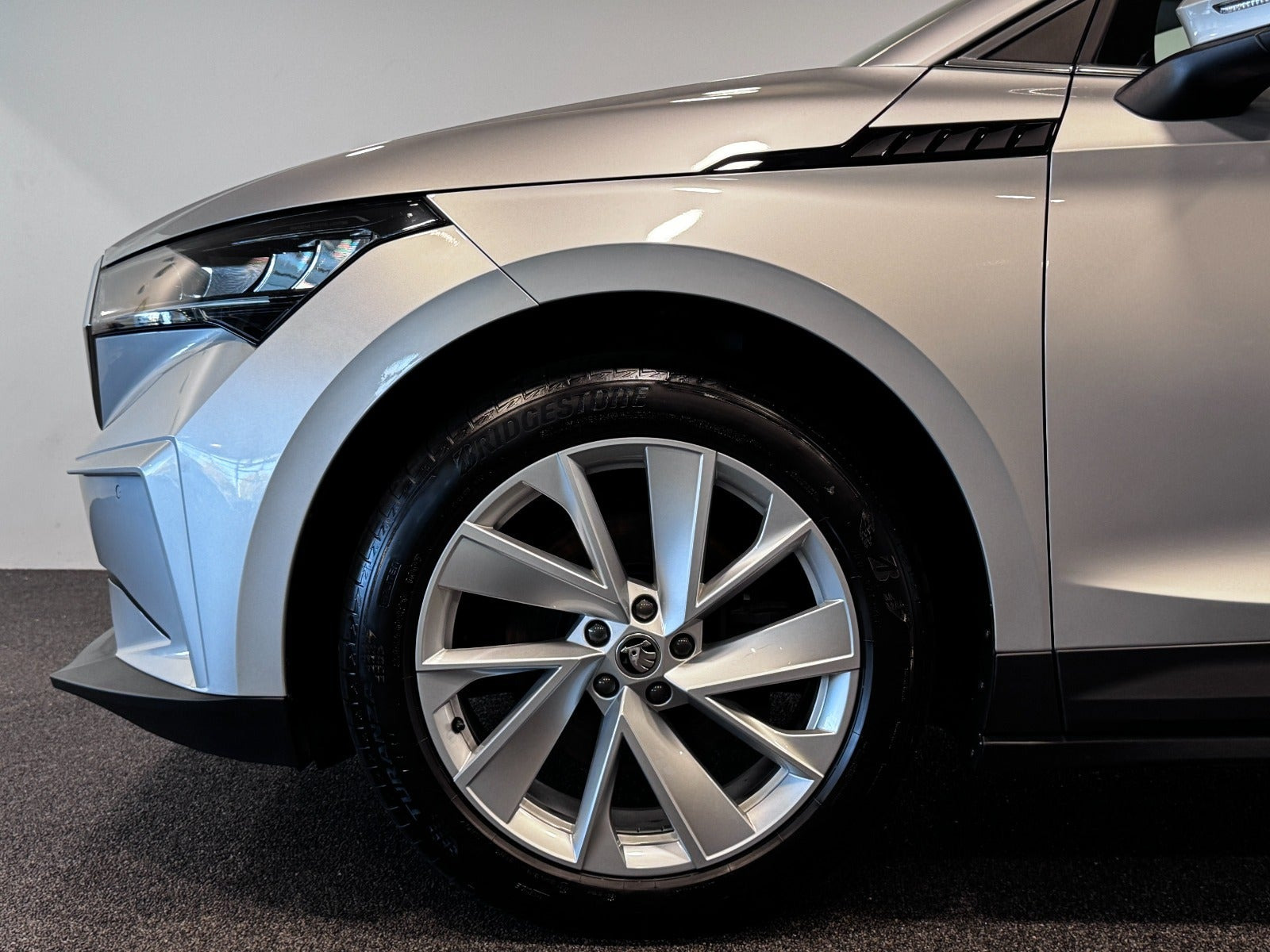 Sølv Skoda Enyaq fra 2023