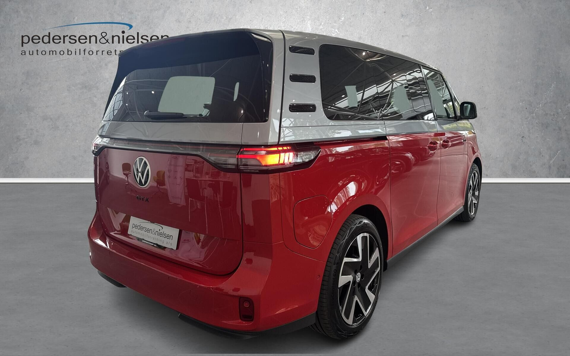 Grå VW ID.Buzz fra 2025