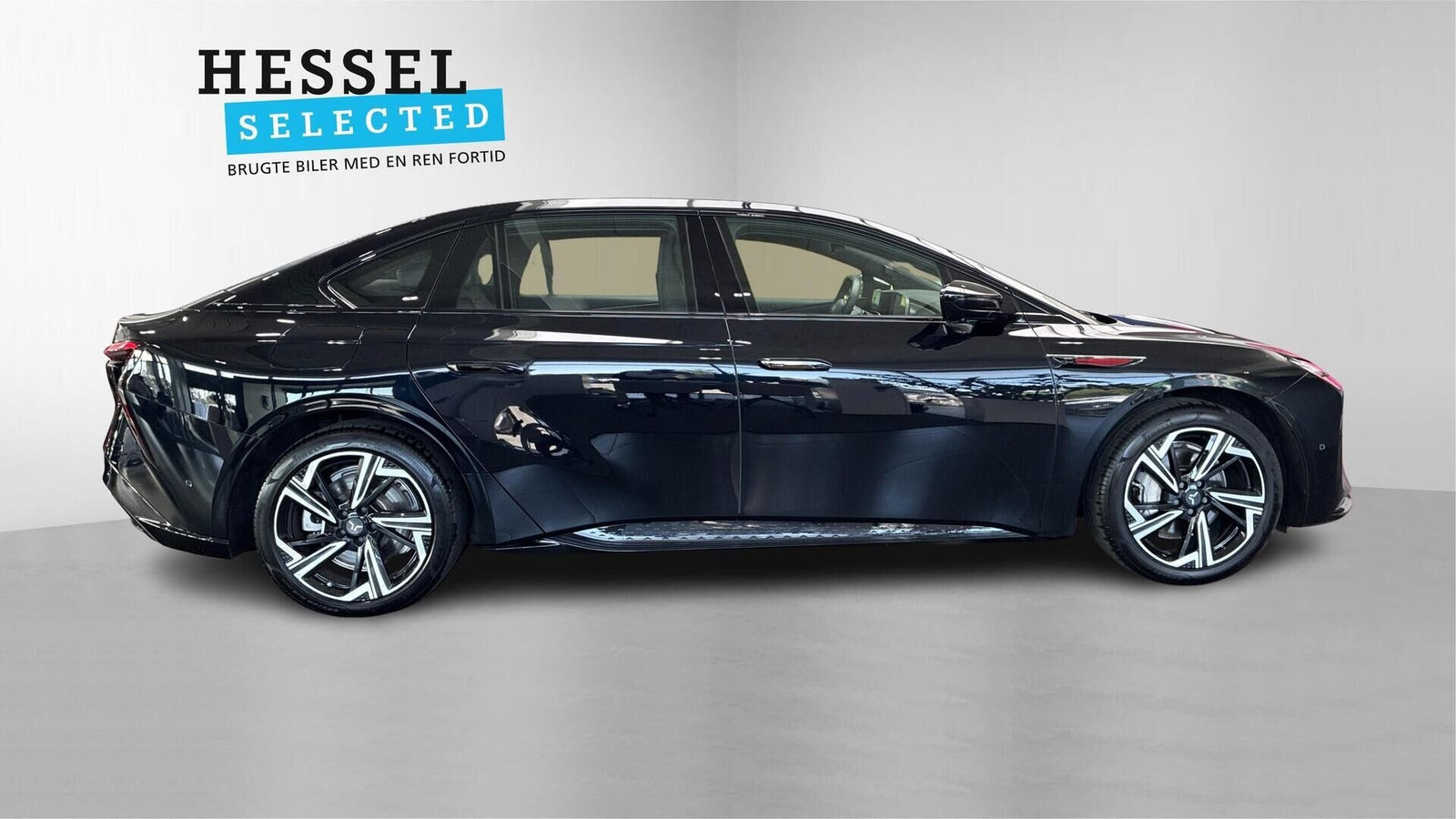 Sort Hongqi EH7 fra 2025
