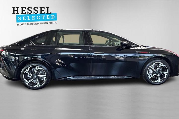 Sort Hongqi EH7 fra 2025