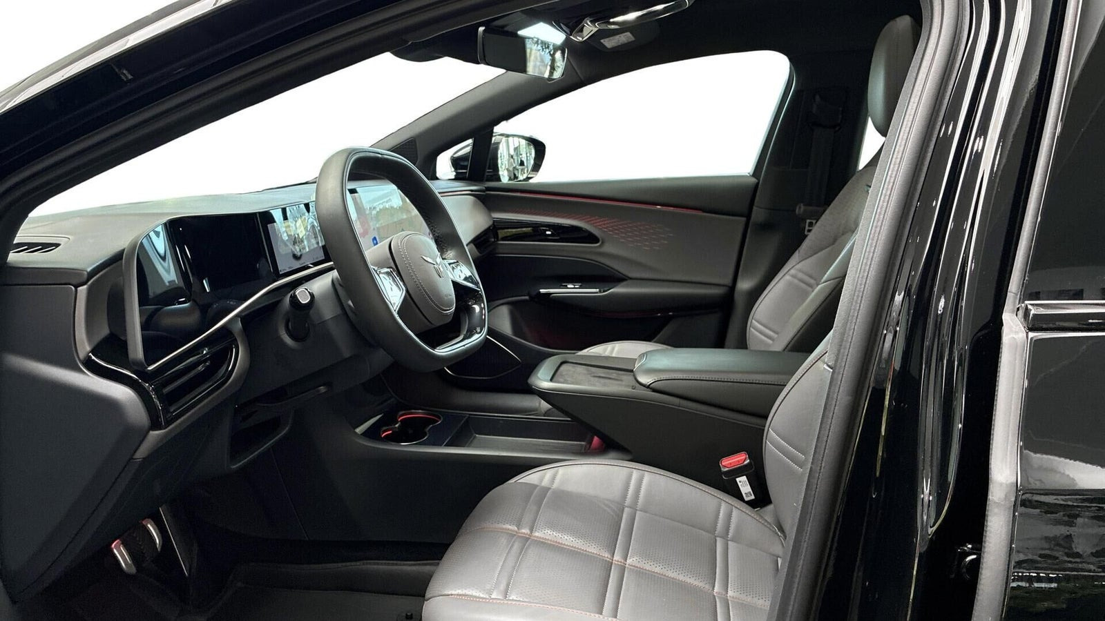 Sort Hongqi EH7 fra 2025