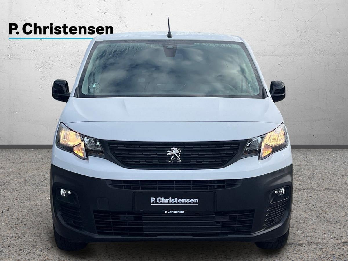 Hvid Peugeot e-Partner fra 2024