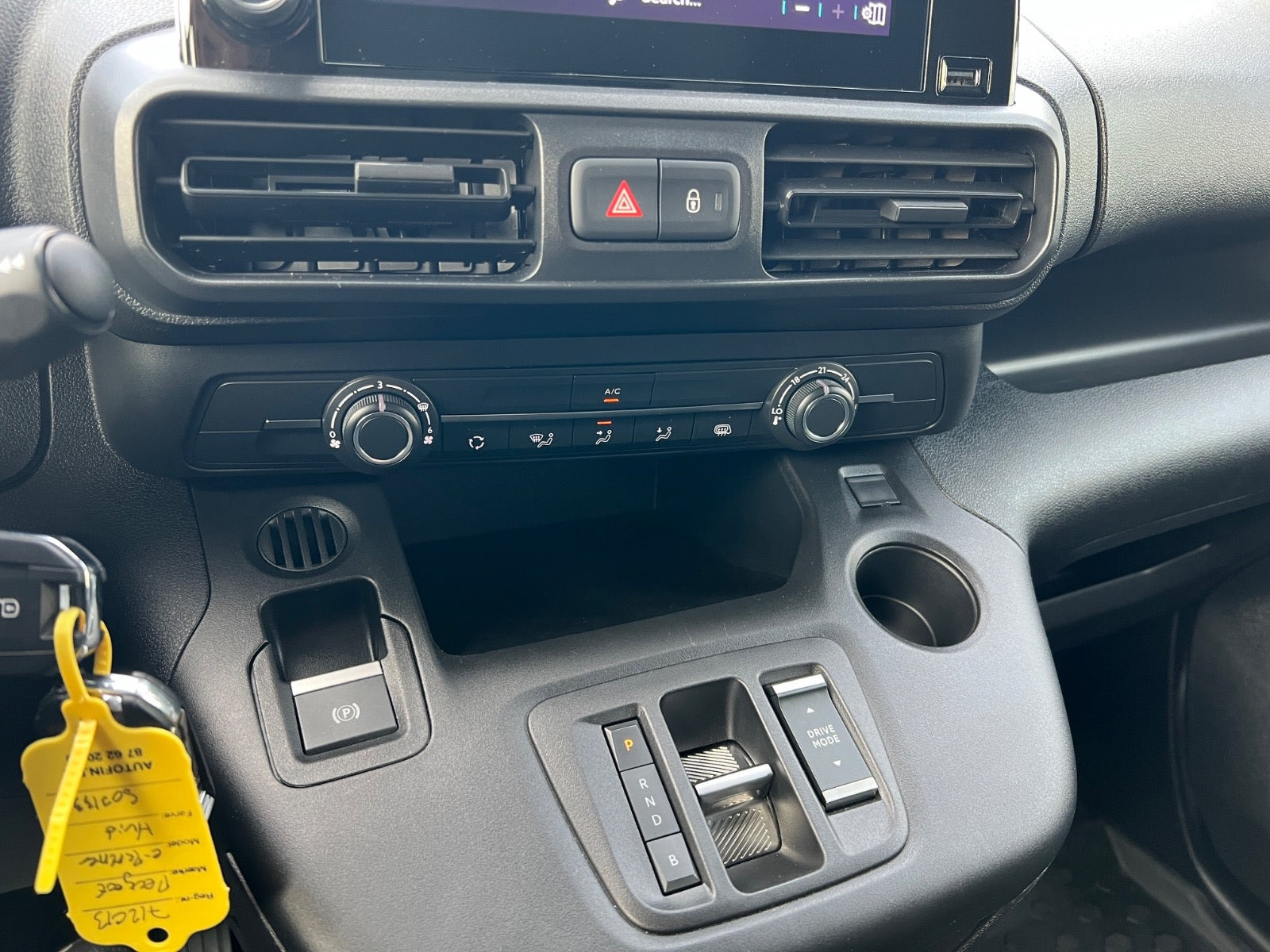 Hvid Peugeot e-Partner fra 2024