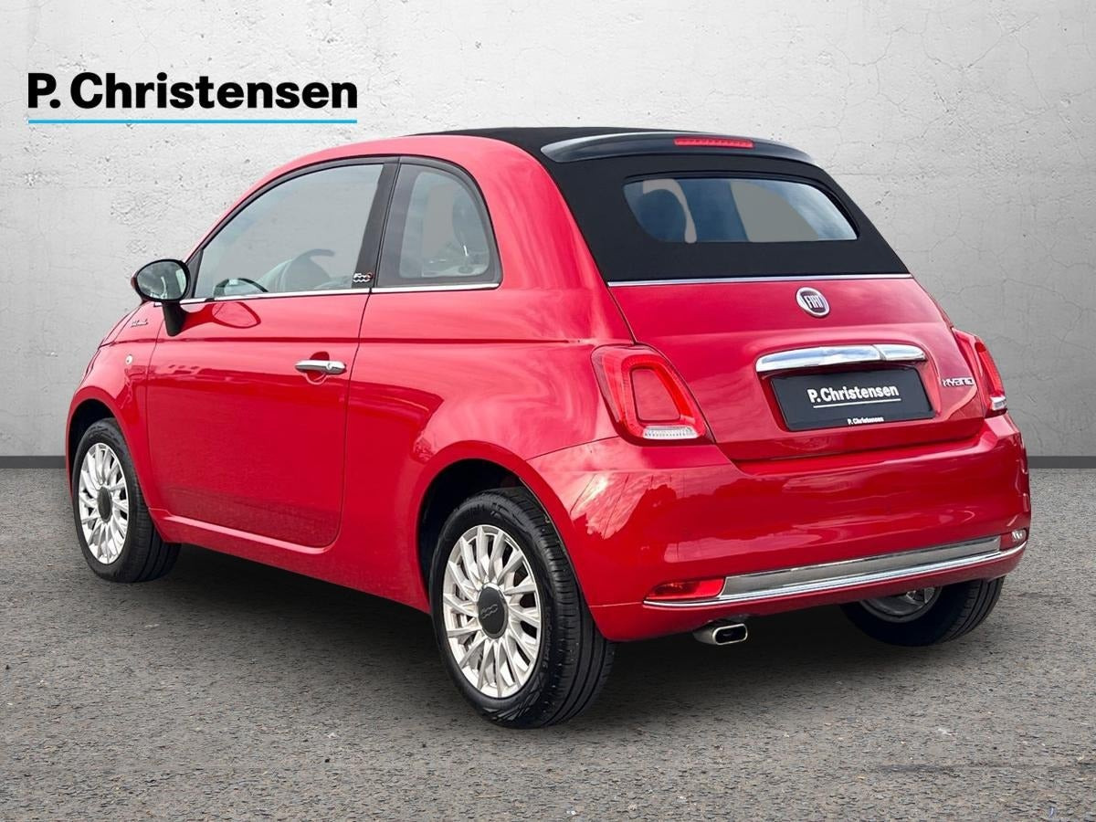 Rød Fiat 500C fra 2023