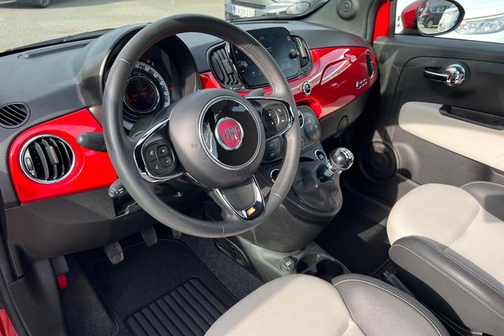 Rød Fiat 500C fra 2023