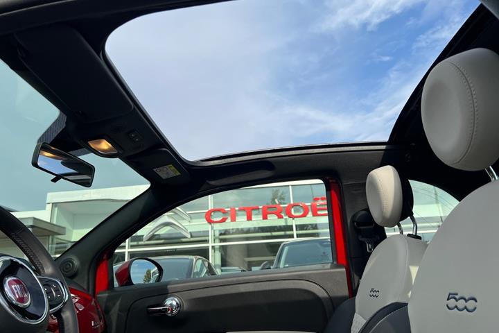 Rød Fiat 500C fra 2023