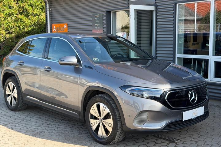 Grå Mercedes EQA250+ fra 2022 set udefra