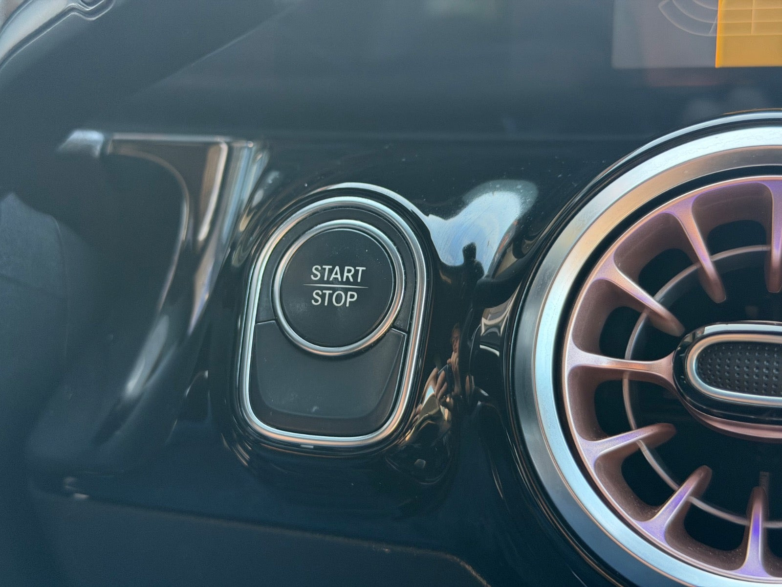 Grå Mercedes EQA250+ fra 2022