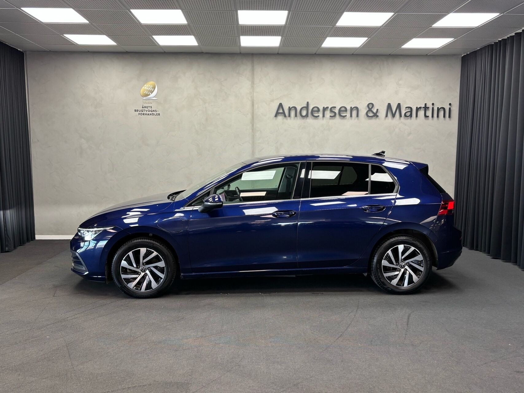 Blå VW Golf fra 2021