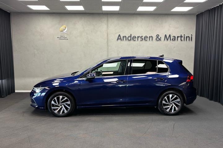 Blå VW Golf fra 2021