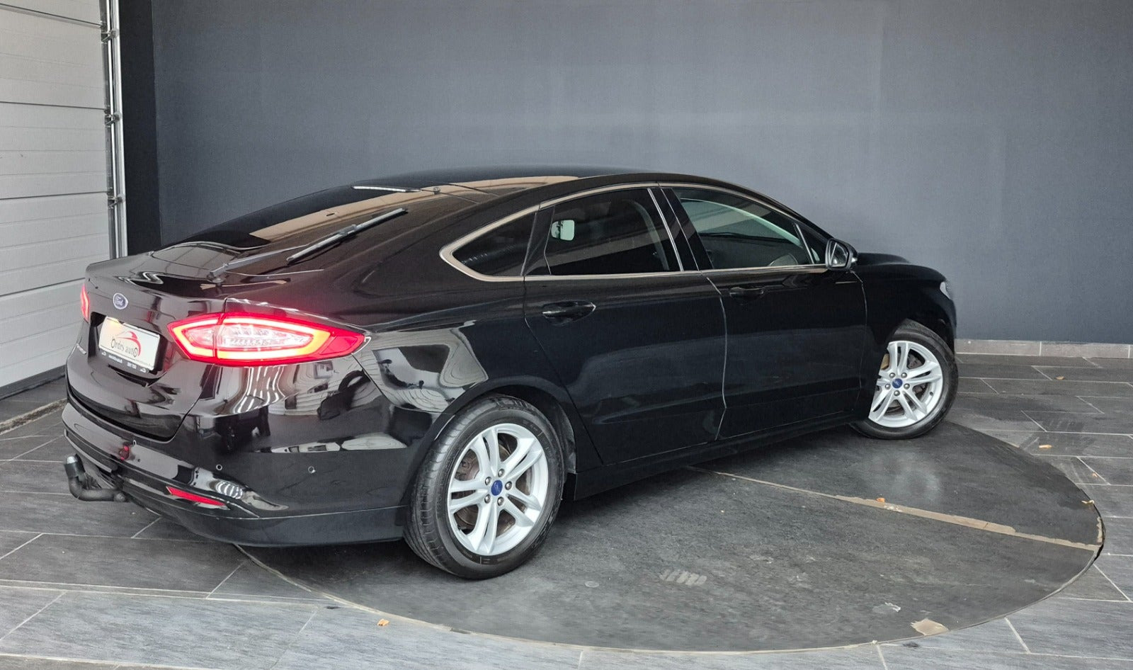 Sort Ford Mondeo fra 2018