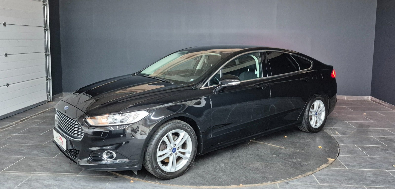 Sort Ford Mondeo fra 2018