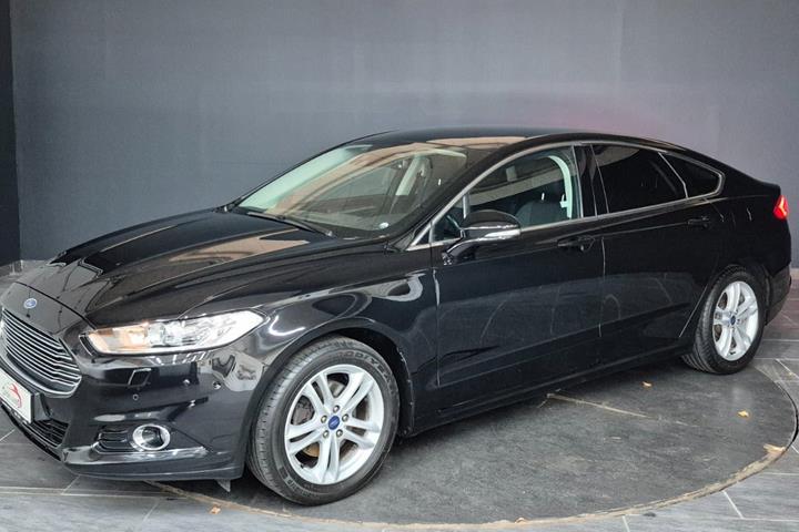 Sort Ford Mondeo fra 2018