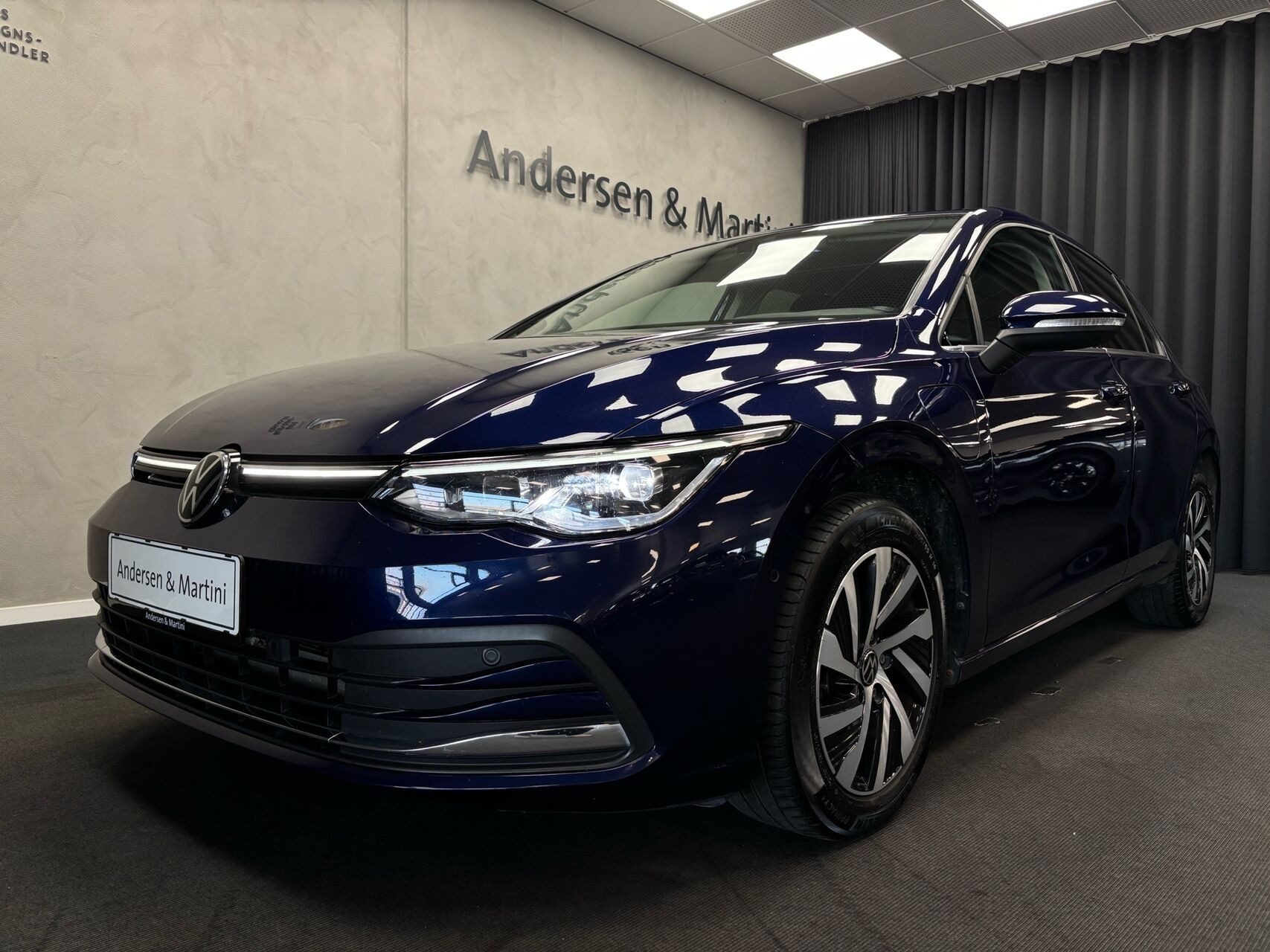 Blå VW Golf fra 2021