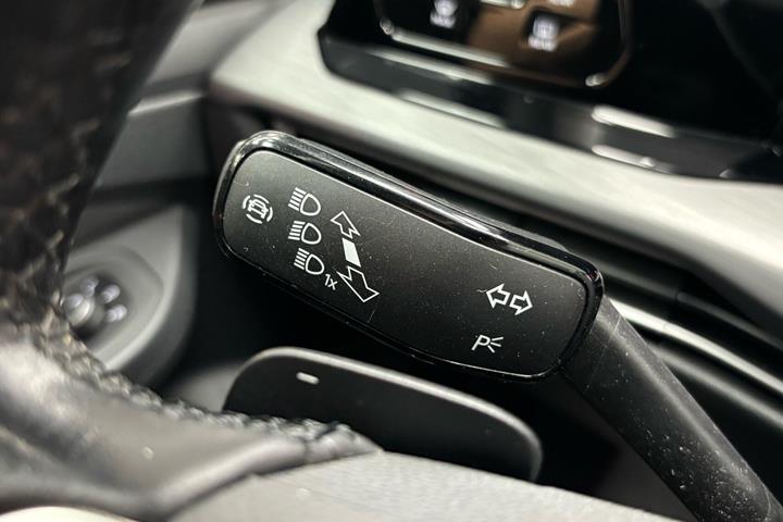 Blå VW Golf fra 2021