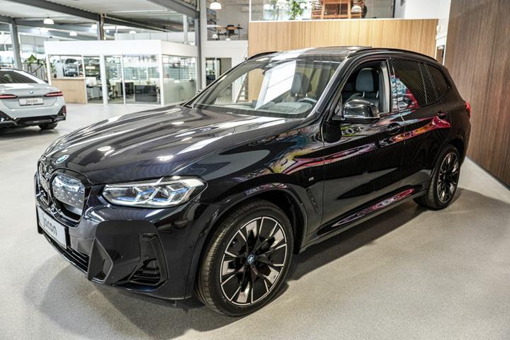 Sort BMW iX3 fra 2023