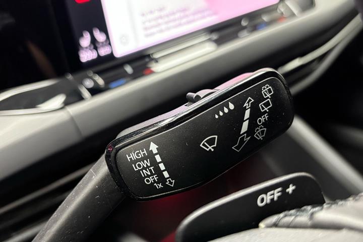 Blå VW Golf fra 2021
