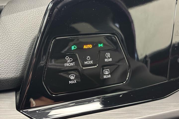 Blå VW Golf fra 2021