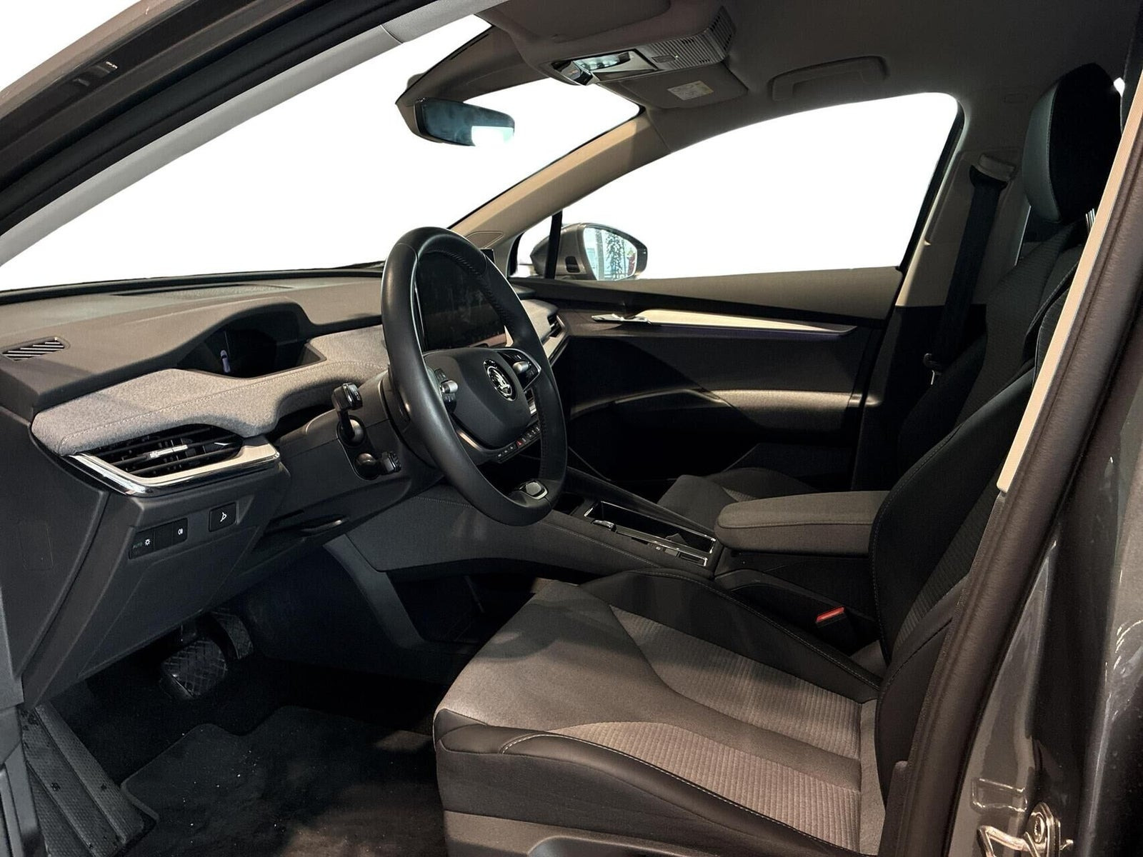 Grå Skoda Enyaq fra 2024