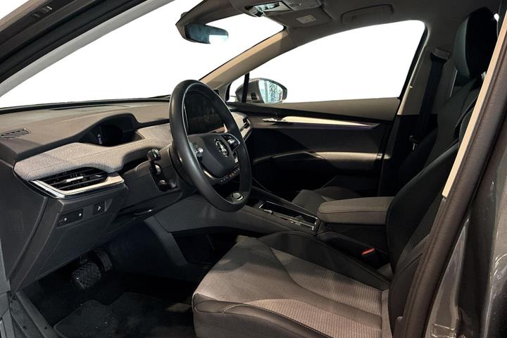Grå Skoda Enyaq fra 2024