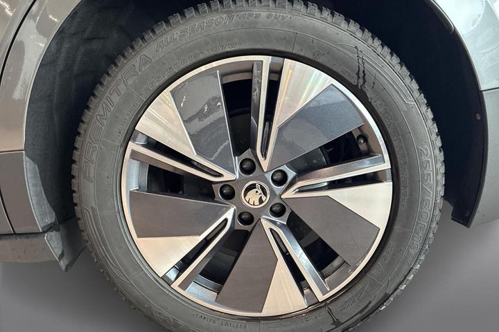 Grå Skoda Enyaq fra 2024