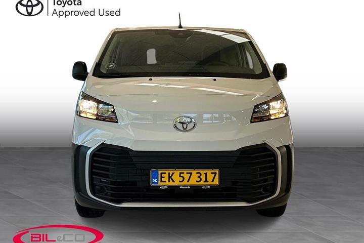 Hvid Toyota ProAce fra 2025