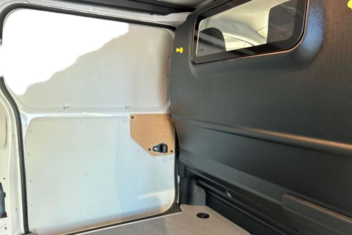 Hvid Toyota ProAce fra 2025