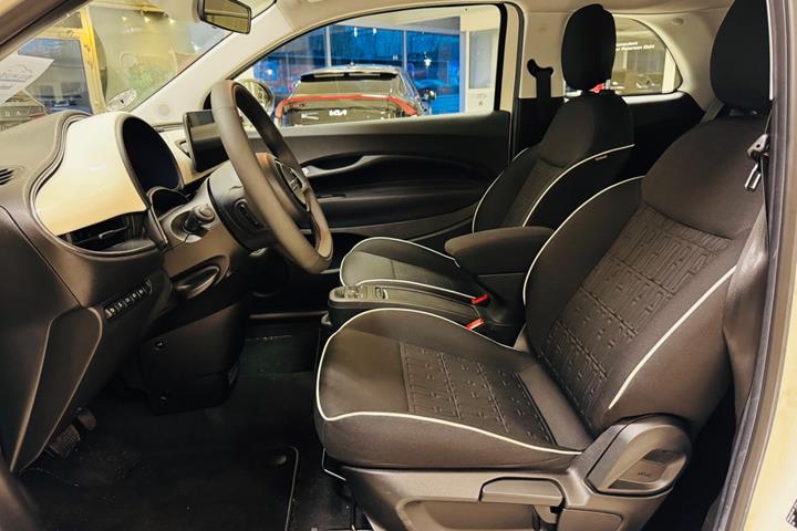 Hvid Fiat 500e fra 2024