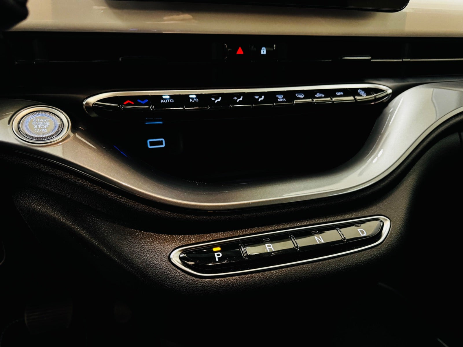 Hvid Fiat 500e fra 2024