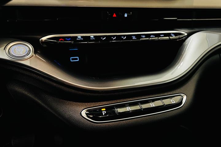 Hvid Fiat 500e fra 2024